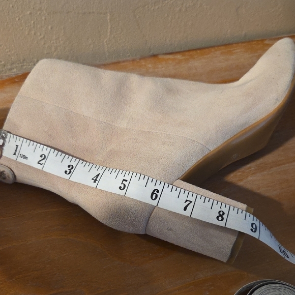 Calvin Klein Suede Ankle Booties Beige Pointed Toe Block Heel Zip Chic Sz 9 - Picture 10 of 11